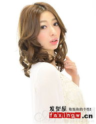 職場女人發型 中長發優雅成熟展現魅力