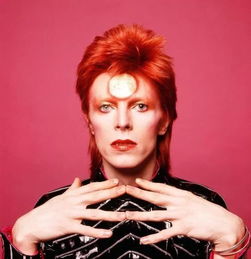 山本寬齋當初靠什么打動了雌雄同體的david bowie